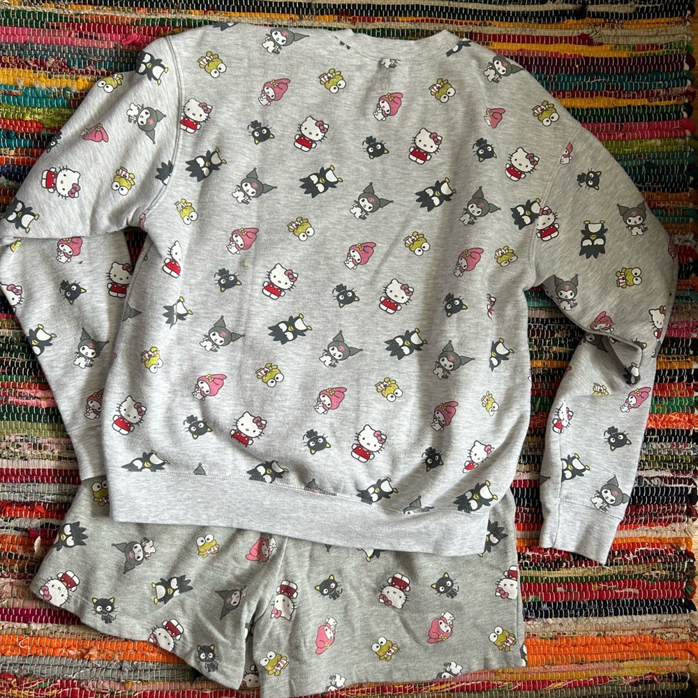 Sanrio x Hybrid Hello Kitty & Friends Graphic Pullover & Shorts Set L/XL - Picture 7 of 7